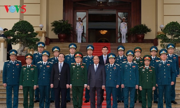 Premierminister nimmt an Feier zum 45. Jahrestag des Luftkampfsieges über Hanoi teil