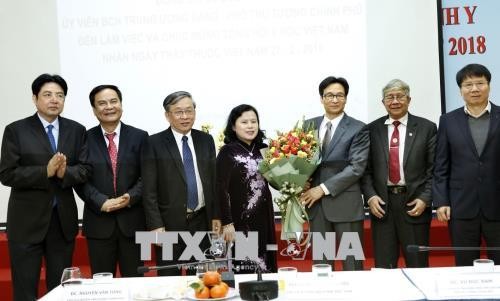 Vizepremierminister Vu Duc Dam besucht das Rote Kreuz Vietnam