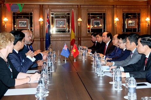 Premierminister Nguyen Xuan Phuc trifft Milchunternehmer in Neuseeland