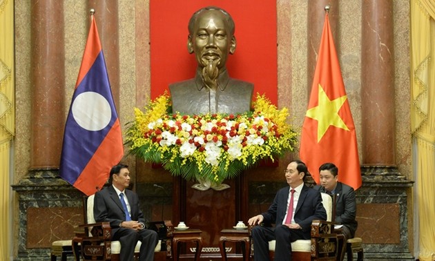 Staatspräsident Tran Dai Quang empfängt Chef des laotischen Präsidentenbüros