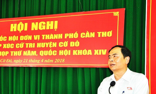 Vorsitzende der vaterländischen Front Vietnams Tran Thanh Man trifft Wähler in Can Tho