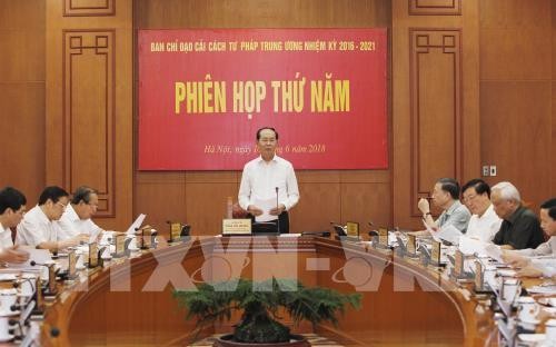 Staatspräsident Tran Dai Quang leitet Sitzung des Rates zur Justizreform