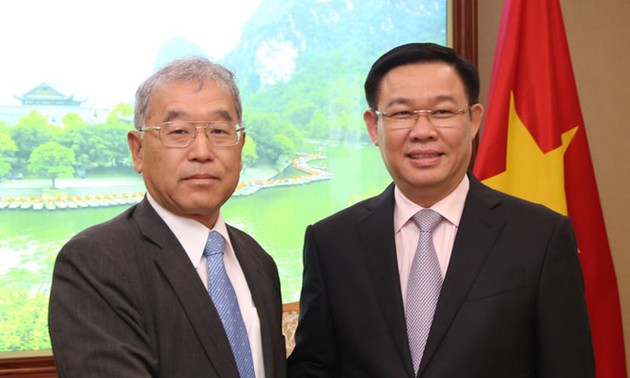 Vizepremierminister Vuong Dinh Hue empfängt Vizevorsitzenden des Konzerns Mitsubishi