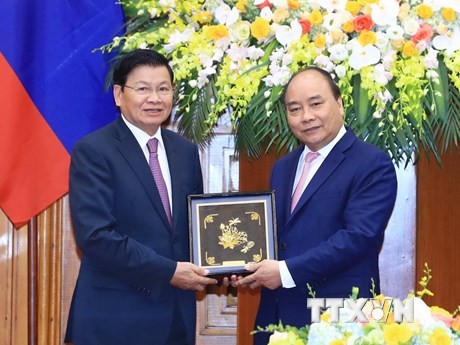 Premierminister Nguyen Xuan Phuc empfängt Amtskollegen aus Laos