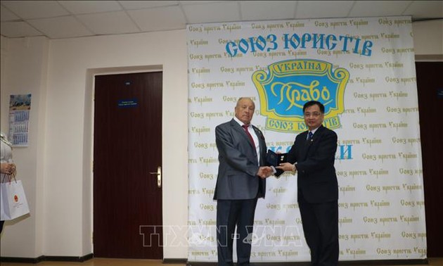 Ukraine verleiht Orden des Rechtsstaates und der Gerechtigkeit an vietnamesischen Botschafter