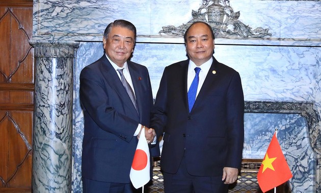 Premierminister Nguyen Xuan Phuc trifft Vorsitzenden japanisches Unterhauses