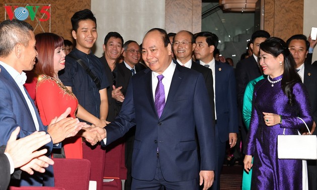 Premierminister Nguyen Xuan Phuc trifft Vietnamesen in Österreich