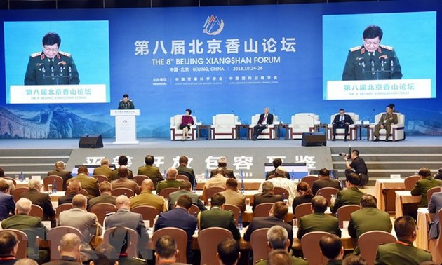 Verteidigungsminsiter Ngo Xuan Lich nimmt an Eröffnung des Peking-Xiangshan Forums teil