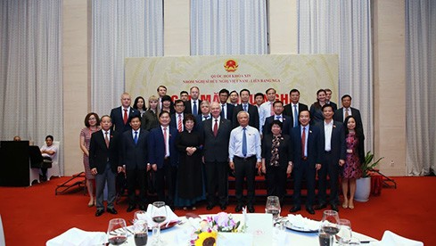 Vizeparlamentspräsident Uong Chu Luu trifft Vietnam-Russland Abgeordnetengruppe