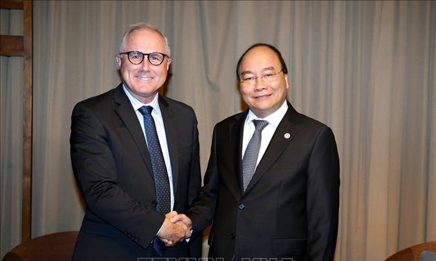Premierminister Nguyen Xuan Phuc für Ausweitung der Geschäfte von Sembcorp in Vietnam