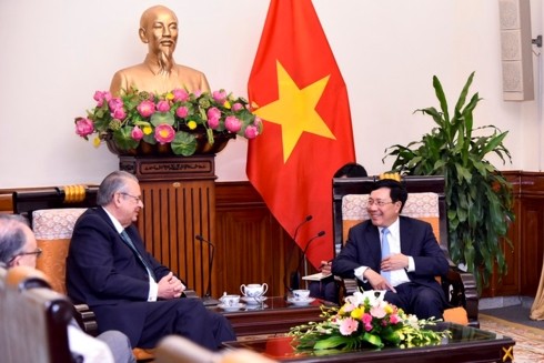 Vizepremierminister, Außenminister Pham Binh Minh empfängt Vorsitzenden der Gruppe der Vision von APEC
