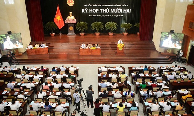 Sitzung der Volksräte von Hanoi und Ho Chi Minh Stadt
