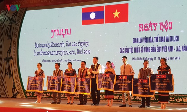 Eröffnung des Kulturaustausches der ethnischen Minderheiten in Vietnam und Laos