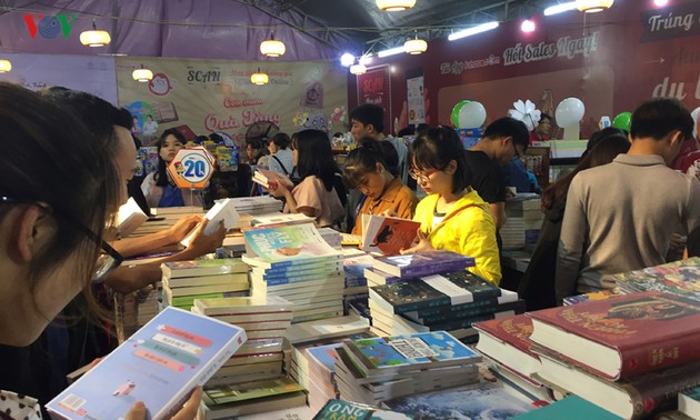 Eröffnung des Büchermarktes in Danang