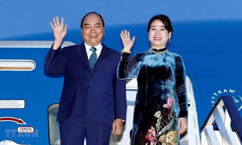 Premierminister Nguyen Xuan Phuc ist in der japanischen Stadt Osaka angekommen