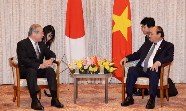 Premierminister Nguyen Xuan Phuc trifft japanischen Unternehmer aus dem Bereich Technologie