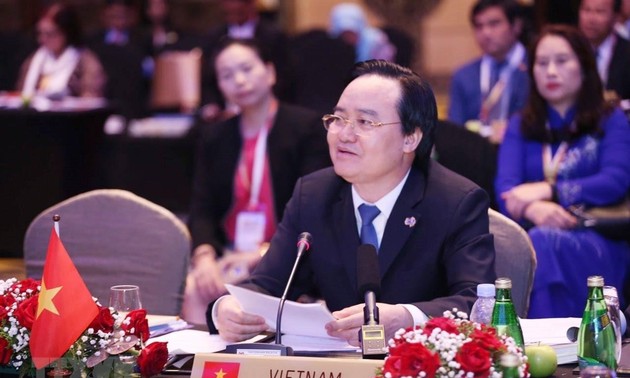 Erziehungsminister Phung Xuan Nha: Aufbau eines glücklichen Lernumfelds