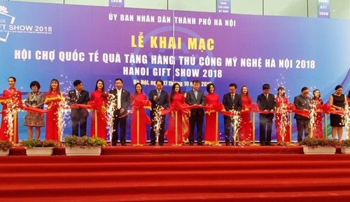Eine internationale Messe von Geschenkartikeln der Handwerker in Hanoi