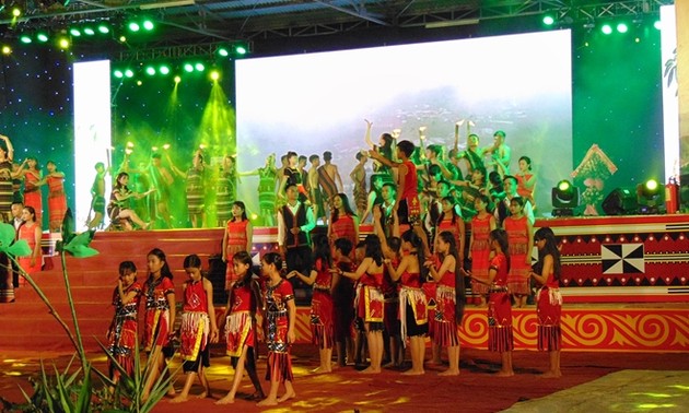 Eröffnung des Festival von Ginseng Ngoc Linh