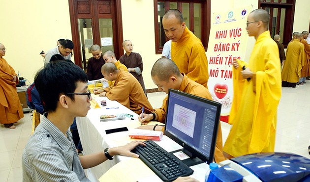 Mönche und Buddhistenanhänger wollen Blut und Organe spenden