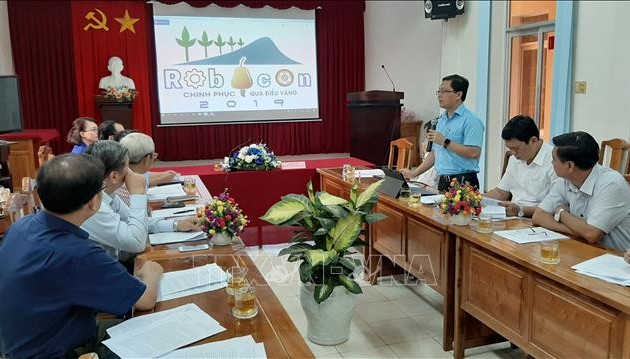 Wettbewerb von kreativem Robocon erobert “Goldene Cashew-Nuss von Binh Phuoc”