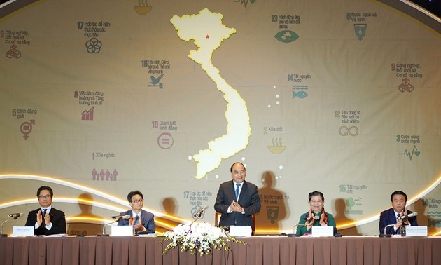 Premierminister Nguyen Xuan Phuc nimmt an Landeskonferenz zum Thema nachhaltige Entwicklung teil