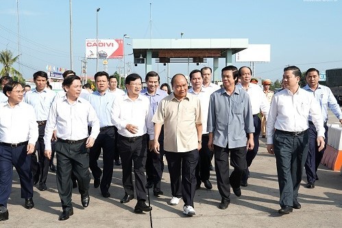 Premierminister Nguyen Xuan Phuc will sich Überblick über den Bau der Autobahn Trung Luong-My Thuan verschaffen