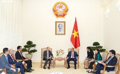 Premierminister Nguyen Xuan Phuc empfängt ausländische Investoren