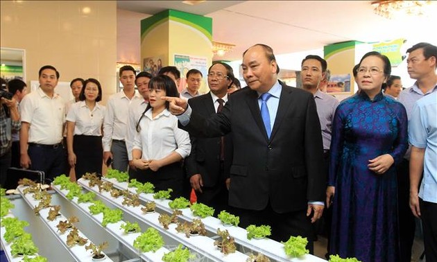 Premierminister Nguyen Xuan Phuc: Bauern sollen von Neugestaltung ländlicher Räume profitieren