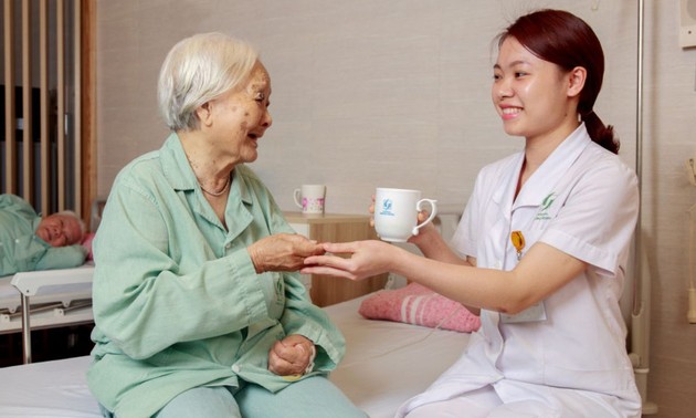 Umsetzung der sechs Aufgaben zur Pflege der Senioren