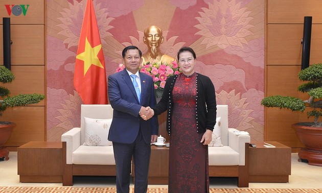 Parlamentspräsidentin Nguyen Thi Kim Ngan empfängt Befehlthaber der myanmarischen Streitskräfte