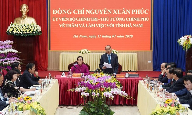 Premierminister Nguyen Xuan Phuc ist auf Dienstreise nach Ha Nam