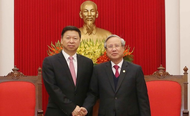 Ständiges Mitglied des Politbüros Tran Quoc Vuong empfängt Delegation der Kommunistischen Partei Chinas