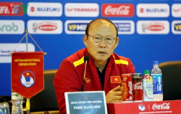 Fußballtrainer Park Hang-seo übergibt Premiere an Wohltätigkeiten