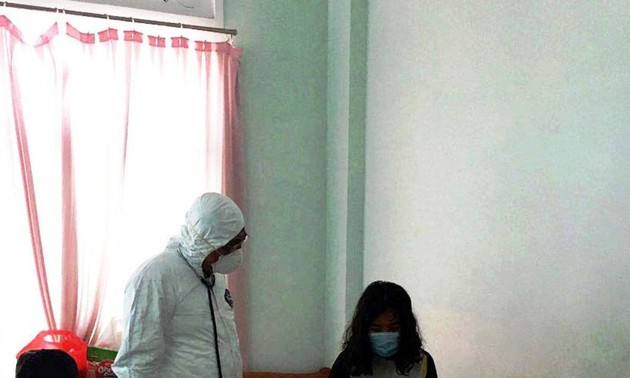 Zwei vom Coronavirus infizierte Menschen werden vom Krankenhaus in Vietnam entlassen