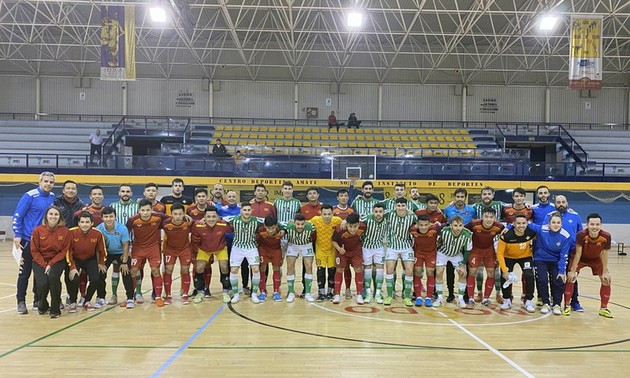 Vietnamesische Futsalmannschaft unterliegt Real Betis