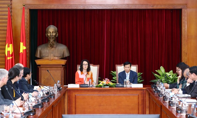 Kulturminister Nguyen Ngoc Thien emfängt Hessens Ministerin für Wissenshaft und Kunst Angela Dorn