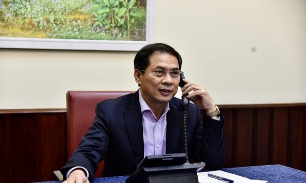Vizeaußenminister Bui Thanh Son telefoniert mit seiner kanadischen Amtskollegin Marta Morgan