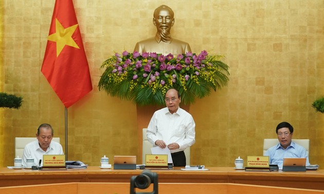 Premierminister Nguyen Xuan Phuc leitet turnusmäßige Sitzung