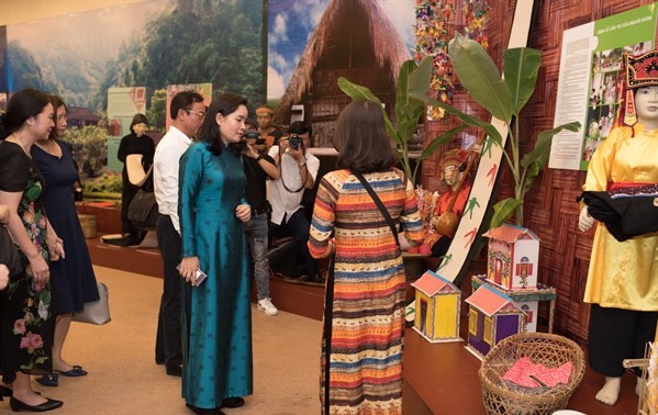 Ausstellung “Familie in der traditionellen Kultur der verschiedenen Volksgruppen Vietnams”