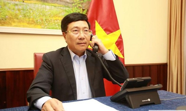 Vizepremierminister, Außenminister Pham Binh Minh telefoniert mit seinem Amtskollegen aus Saudi Arabien