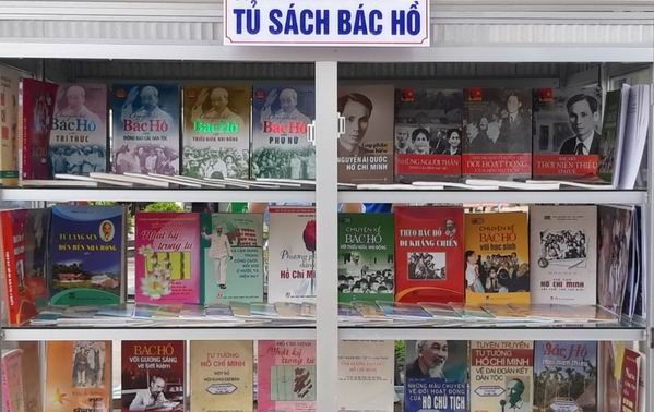 Binh Thuan baut Bücherregal über Präsident Ho Chi Minh