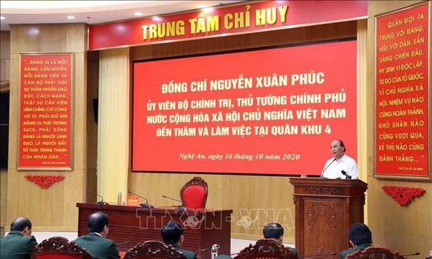 Premierminister Nguyen Xuan Phuc: Weitere Unterstützung für Opfer der Überflutungen