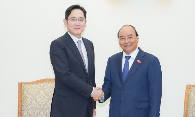 Premierminister Nguyen Xuan Phuc empfängt Vizechef von Samsung