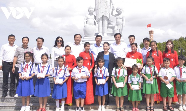 Parlamentspräsidentin Nguyen Thi Kim Ngan besucht Ca Mau