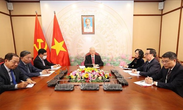 KPV-Generalsekretär, Staatspräsident Nguyen Phu Trong telefoniert mit 1. Sekretär KP-Kubas Raul Castro