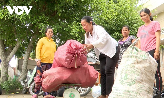 Die Frauen in Soc Trang führen das Modell zur Müllsortierung vor