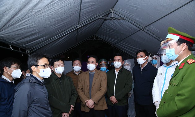Vizepremierminister Vu Duc Dam macht sich ein Bild bei der Bekämpfung der COVID-19-Pandemie in Hai Duong und Quang Ninh