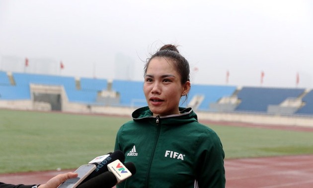 Vietnamesische Fußball Richterinnen können bei der Meisterschaft der Männer mitmachen