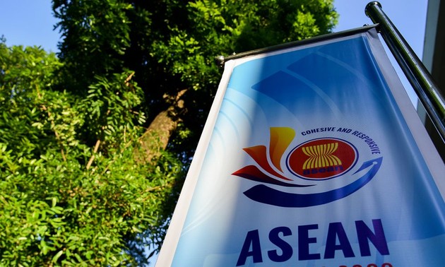 Vietnam und andere ASEAN-Staaten solidarisieren sich, um regionale Probleme zu lösen